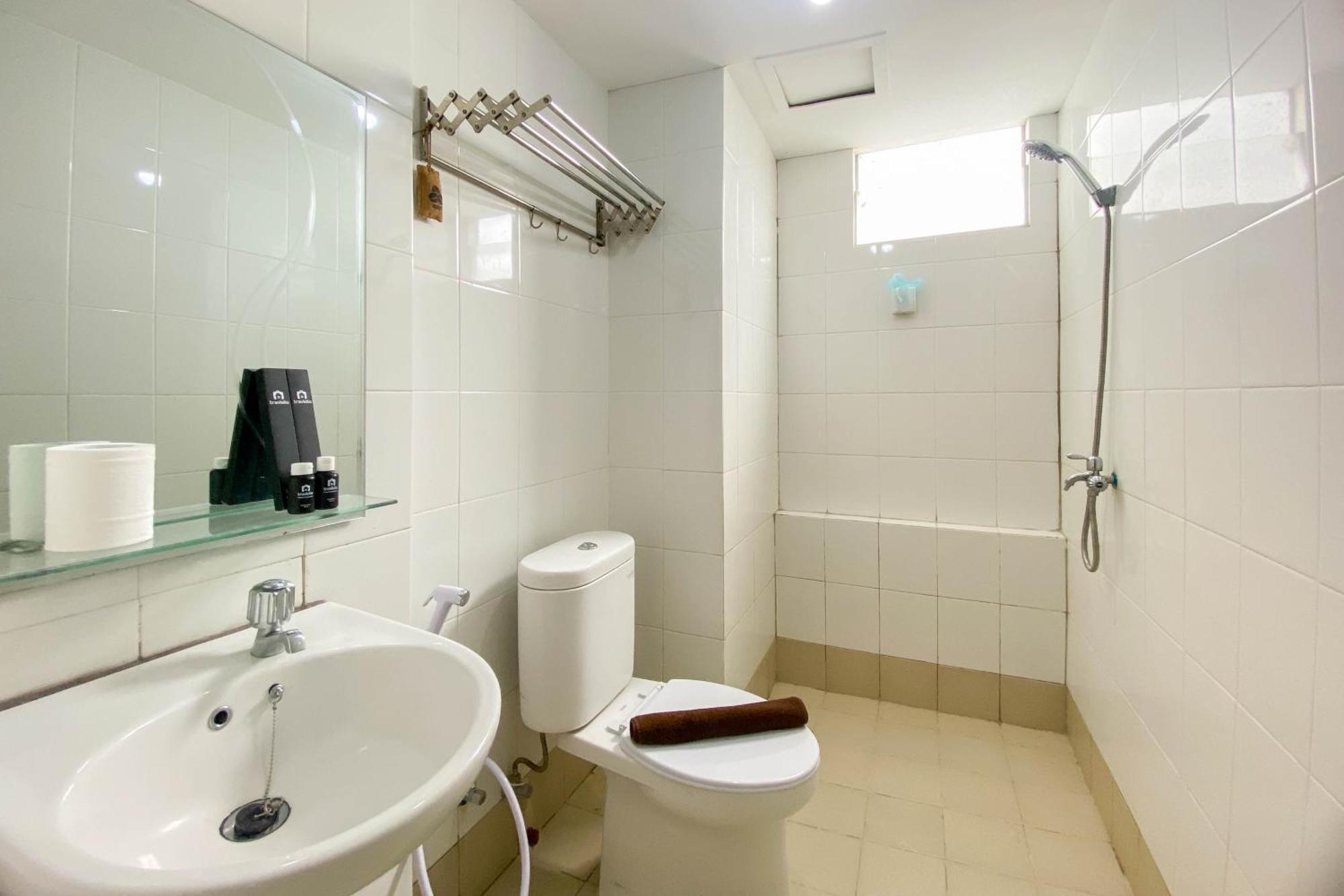 Comfort And Homey 3br Bassura By Travelio * Jakarta